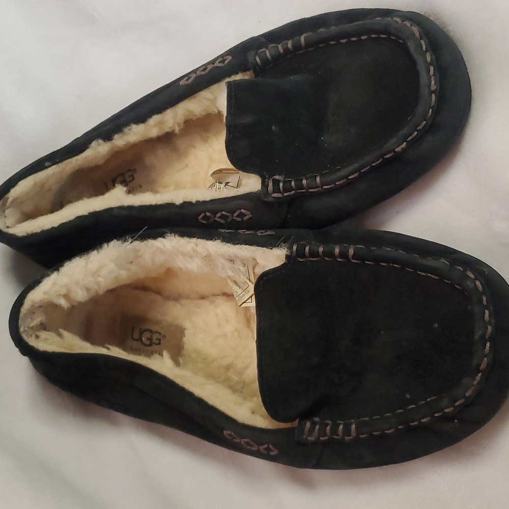 UGG - Picture 2 of 4